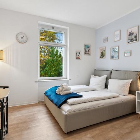 Vorstadtoase - 2 Personen - Eichwalde, Naehe Ber - Queensize-Bett, Netflix, Parken Ngoại thất bức ảnh
