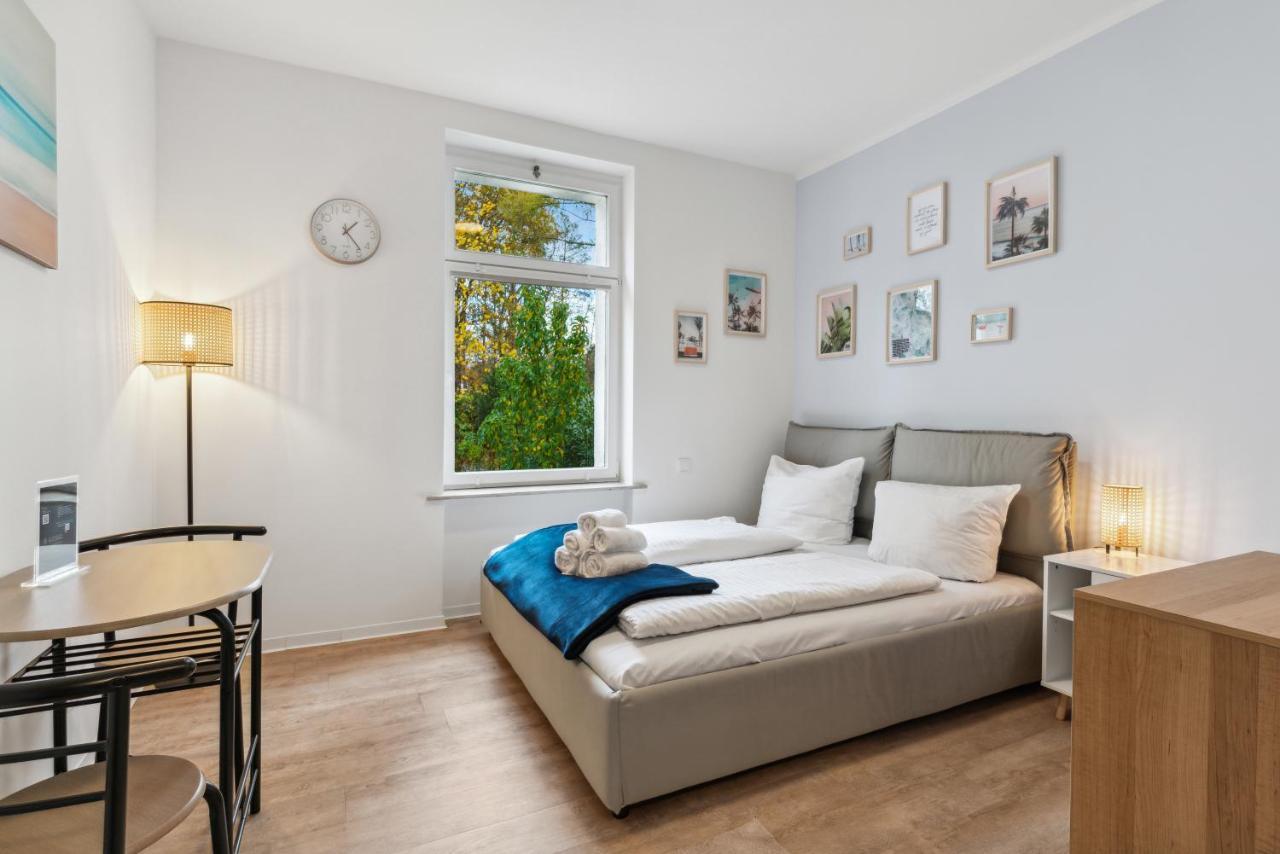 Vorstadtoase - 2 Personen - Eichwalde, Naehe Ber - Queensize-Bett, Netflix, Parken Ngoại thất bức ảnh
